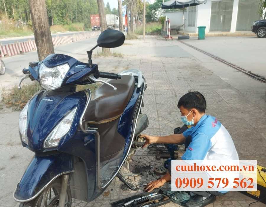 Vỏ xe máy bị hư