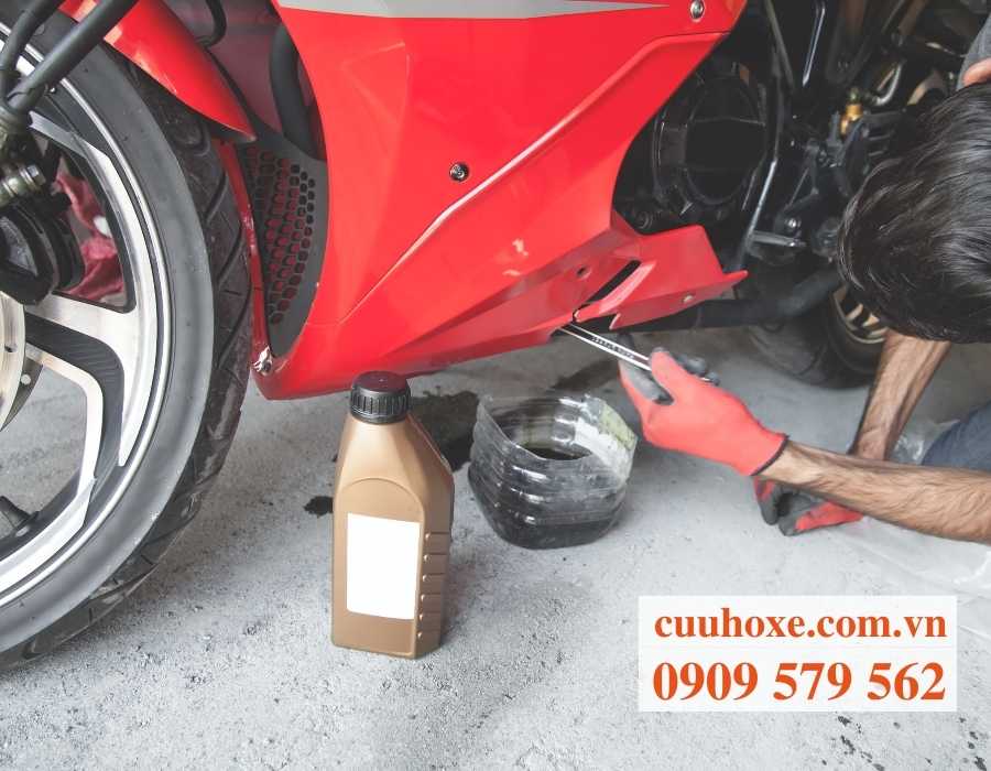 Nên thay nhớt cho xe máy ở đâu?