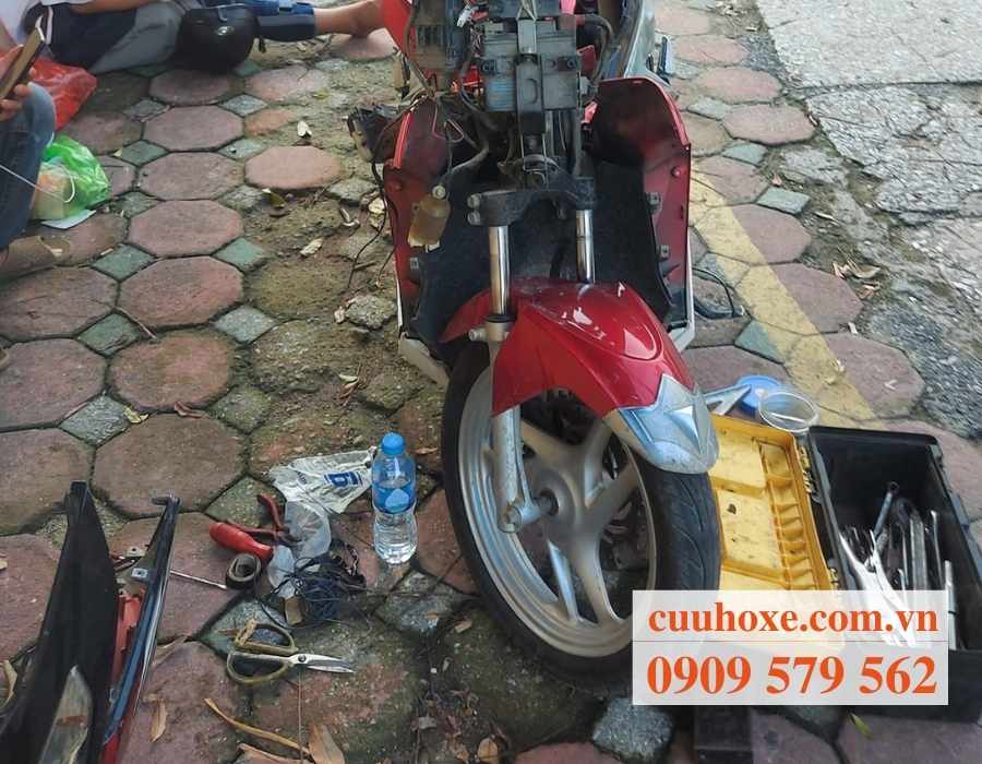 Vệ sinh kim phun buồng đốt xe máy bao nhiêu?