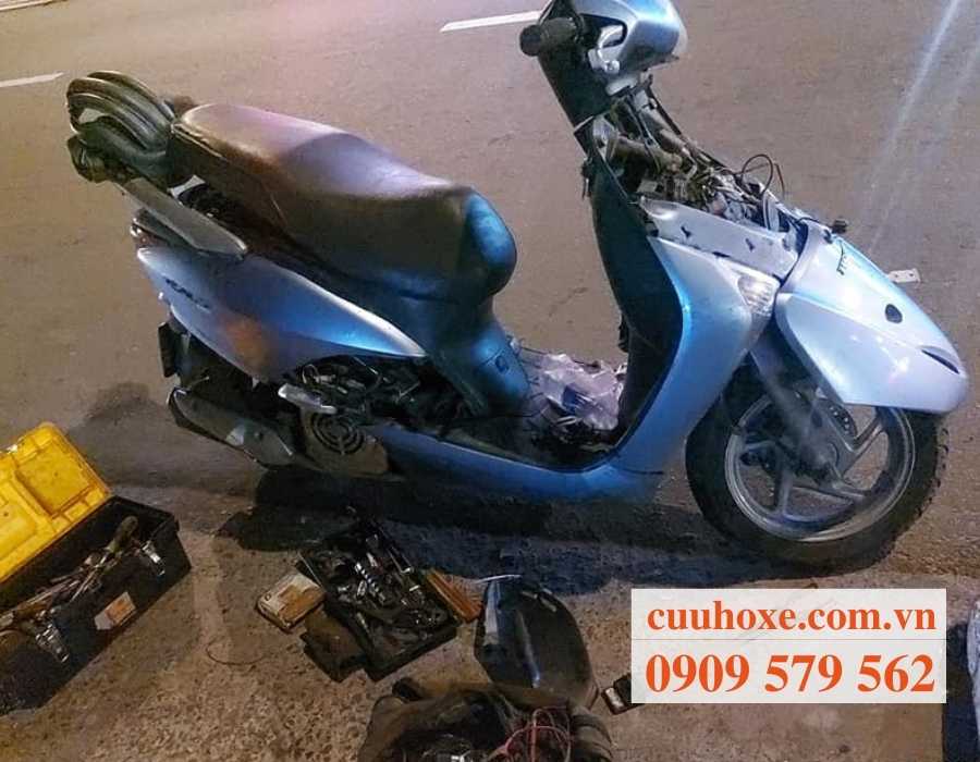 Thay cổ phốt xe máy