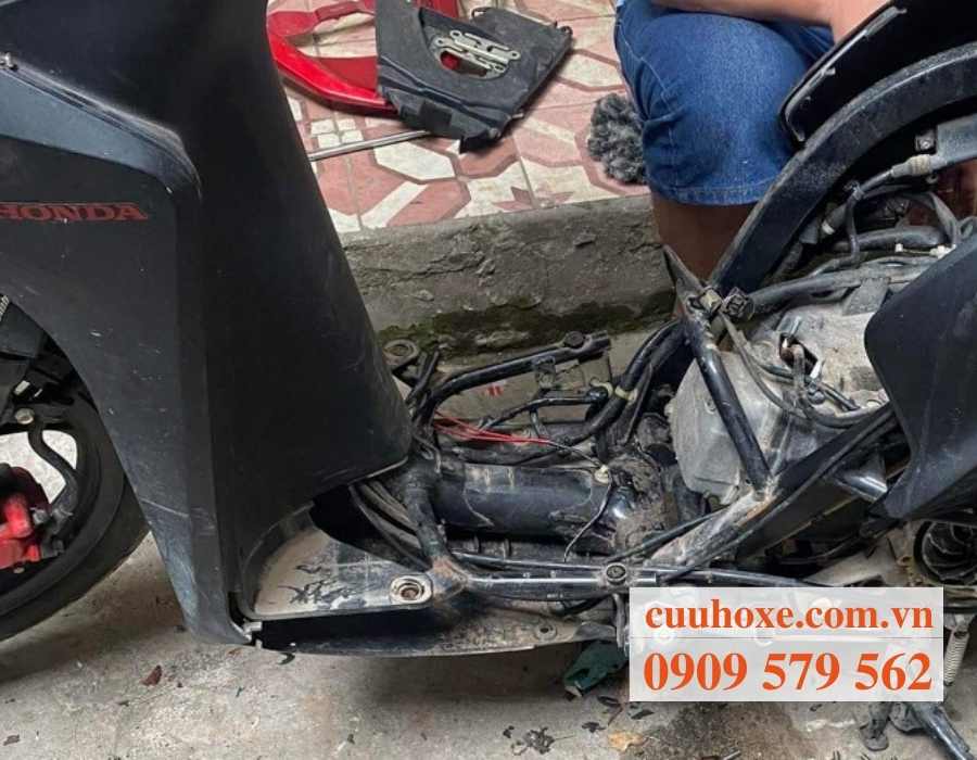 Thay ắc quy xe Vision giá bao nhiêu?