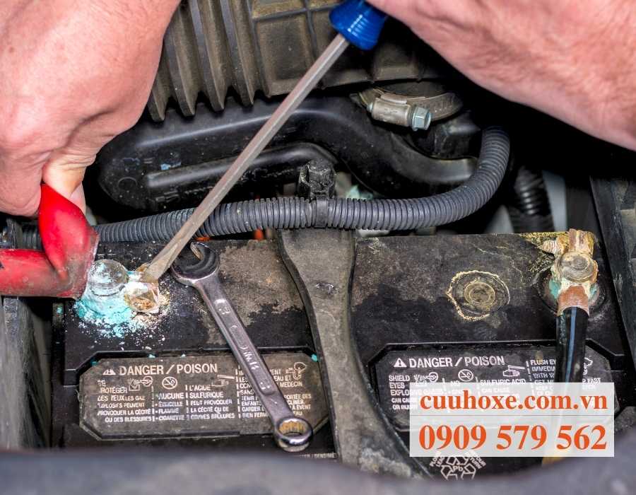 Dấu hiệu cần thay bình acquy xe attila