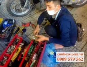 Có nên mua bình ắc quy xe máy Attila và tự thay tại nhà không?