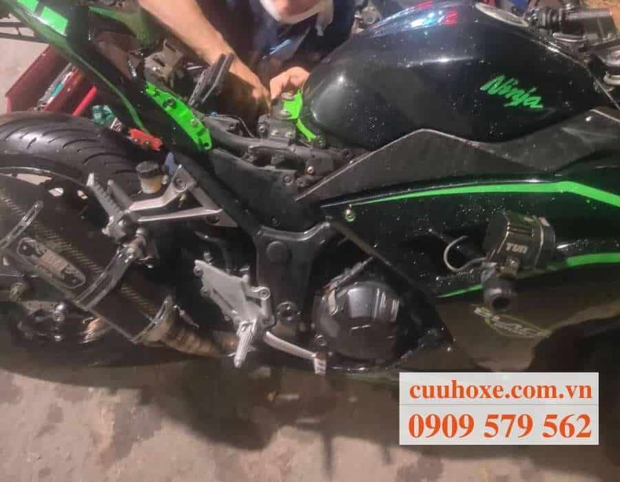 Cứu hộ xe máy cấp tốc giá rẻ quận 4