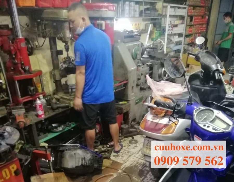 Dịch vụ sửa chữa Vá lốp xe máy lưu động HCM