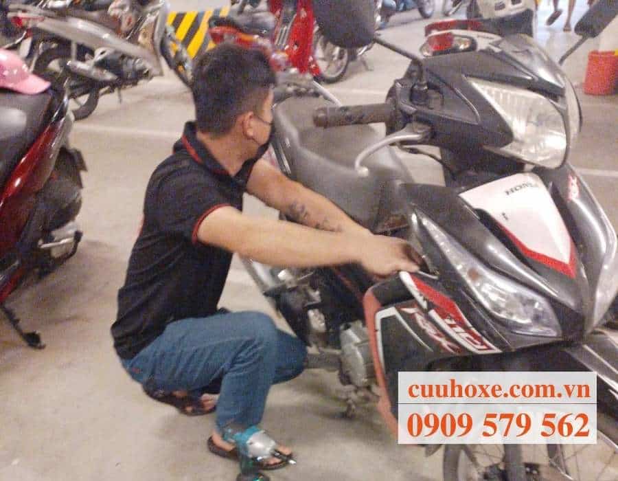 Sửa đề xe máy tận chỗ giữ xe