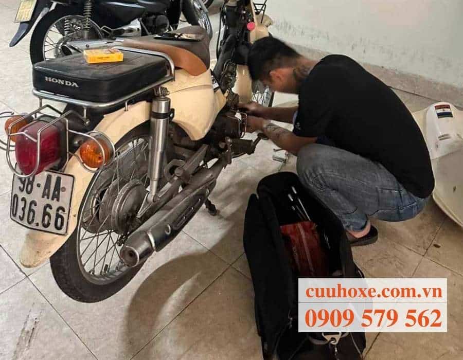 Sửa đề xe máy tận nhà cho người đi làm