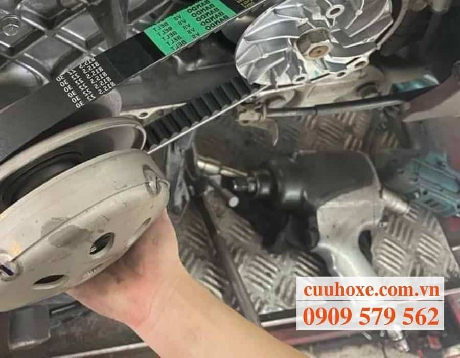 Vệ sinh nồi dây curoa cho xe máy