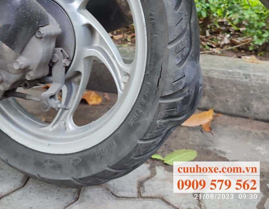 vá xe thủng bánh