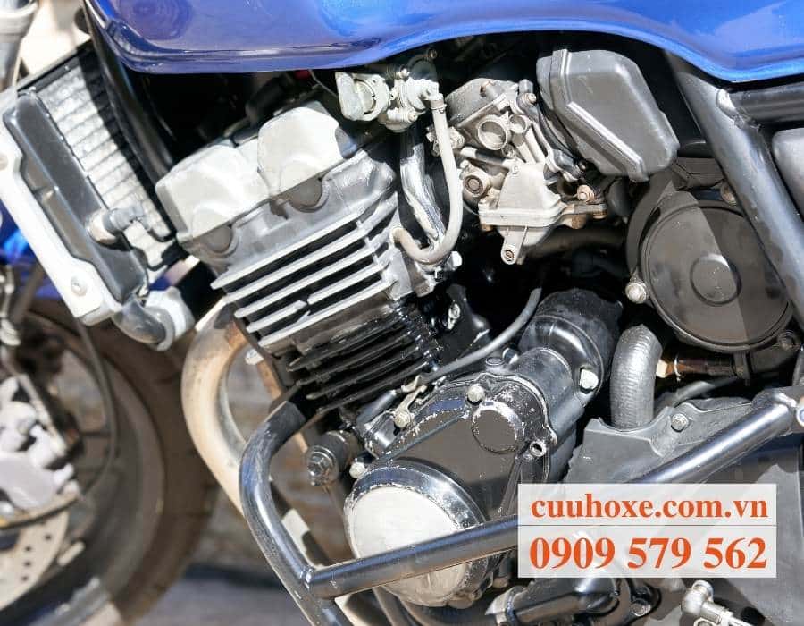 Kiểm tra dàn máy cho xe