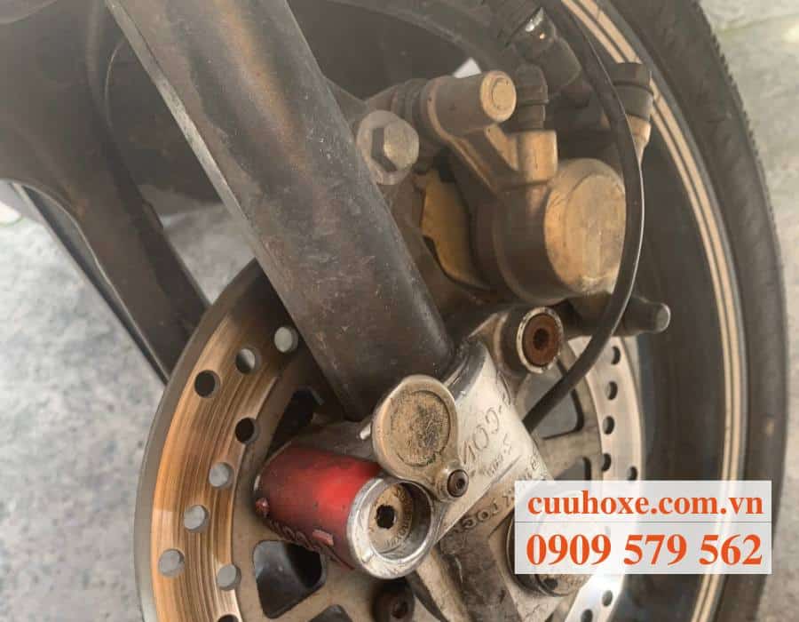 Sửa vành xe, vá bánh xe máy tận nơi