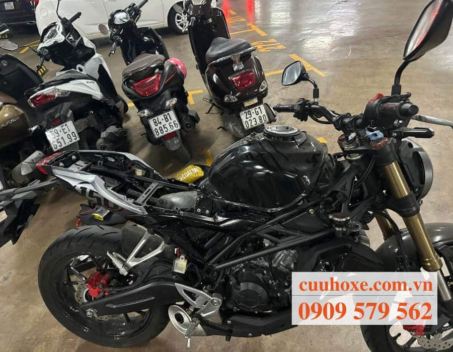 Sửa xe phân khối lớn tại hầm chung cư