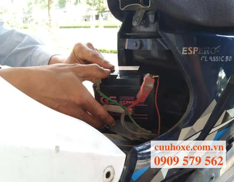 Thay Ắc Quy GS cho xe máy